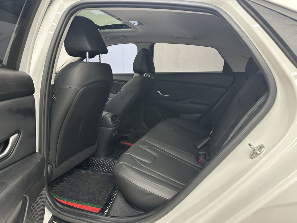 Hyundai Elantra 2022 года 1,5 л CVT LUX Premium Edition - Huishida Trading