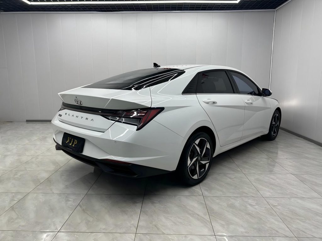 Hyundai Elantra 2022 года 1,5 л CVT LUX Premium Edition - Huishida Trading
