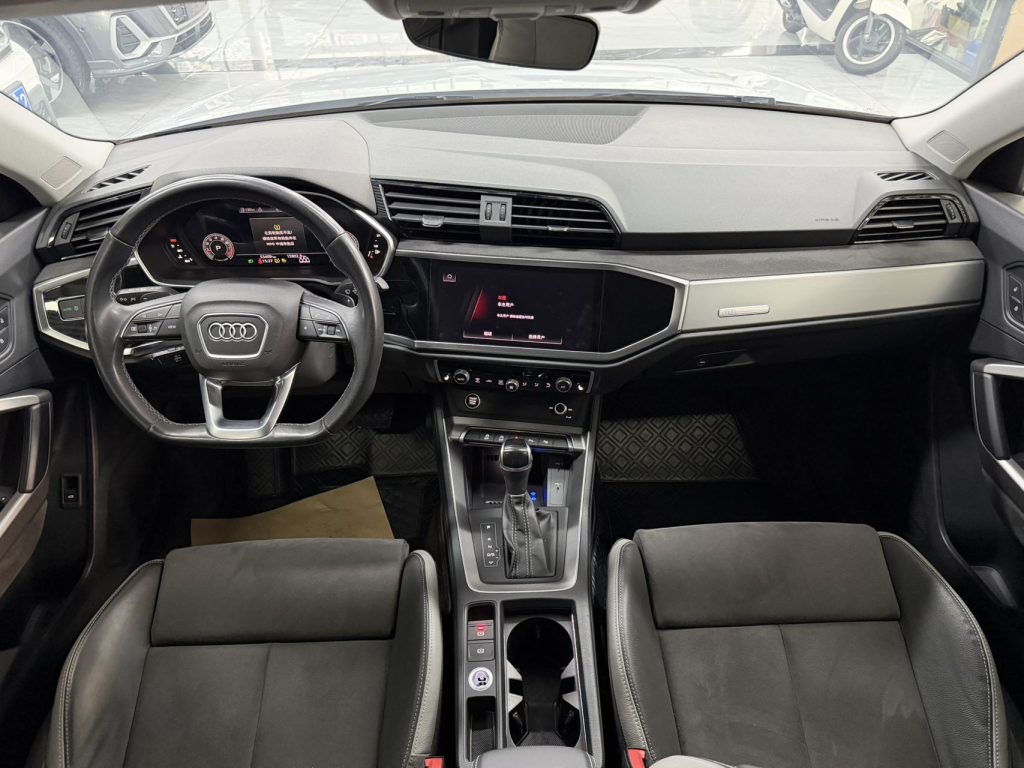 Audi Q3 2023 35 TFSI Sportline (1.4T) - Huishida Trading