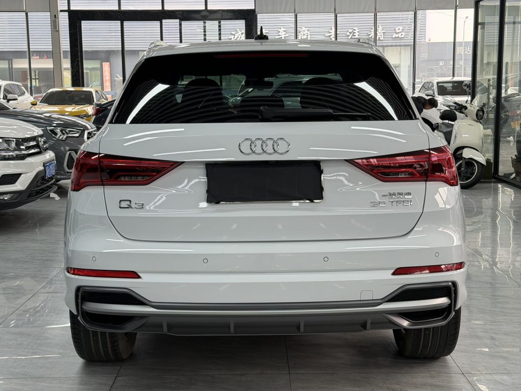 Audi Q3 2023 35 TFSI Sportline (1.4T) - Huishida Trading