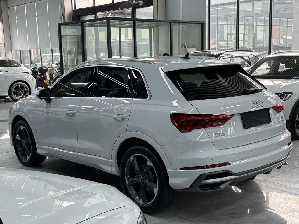 Audi Q3 2023 35 TFSI Sportline (1.4T) - Huishida Trading