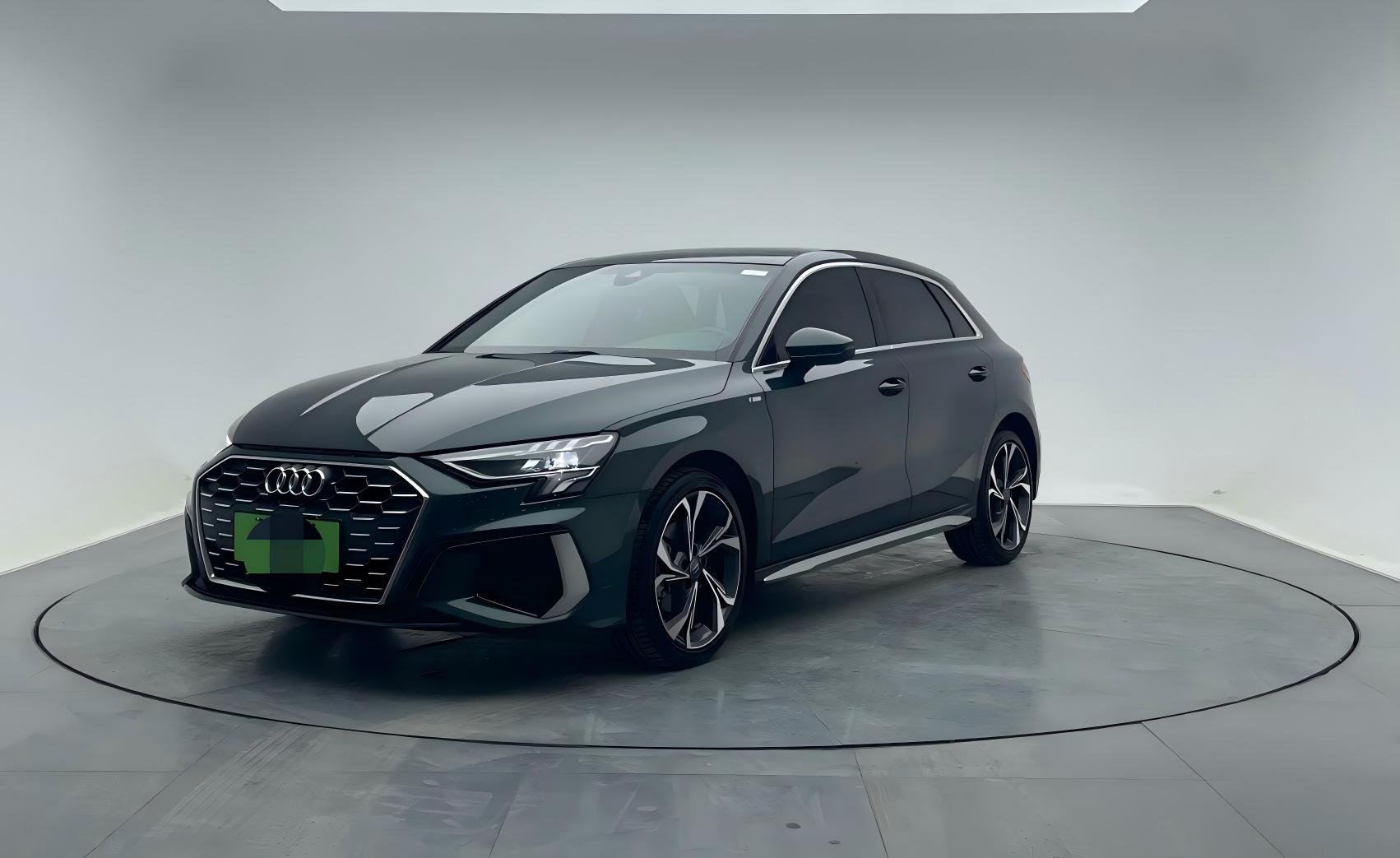 Audi A3  Sportback 35 TFSI Luxury Sport Edition, 2021 года