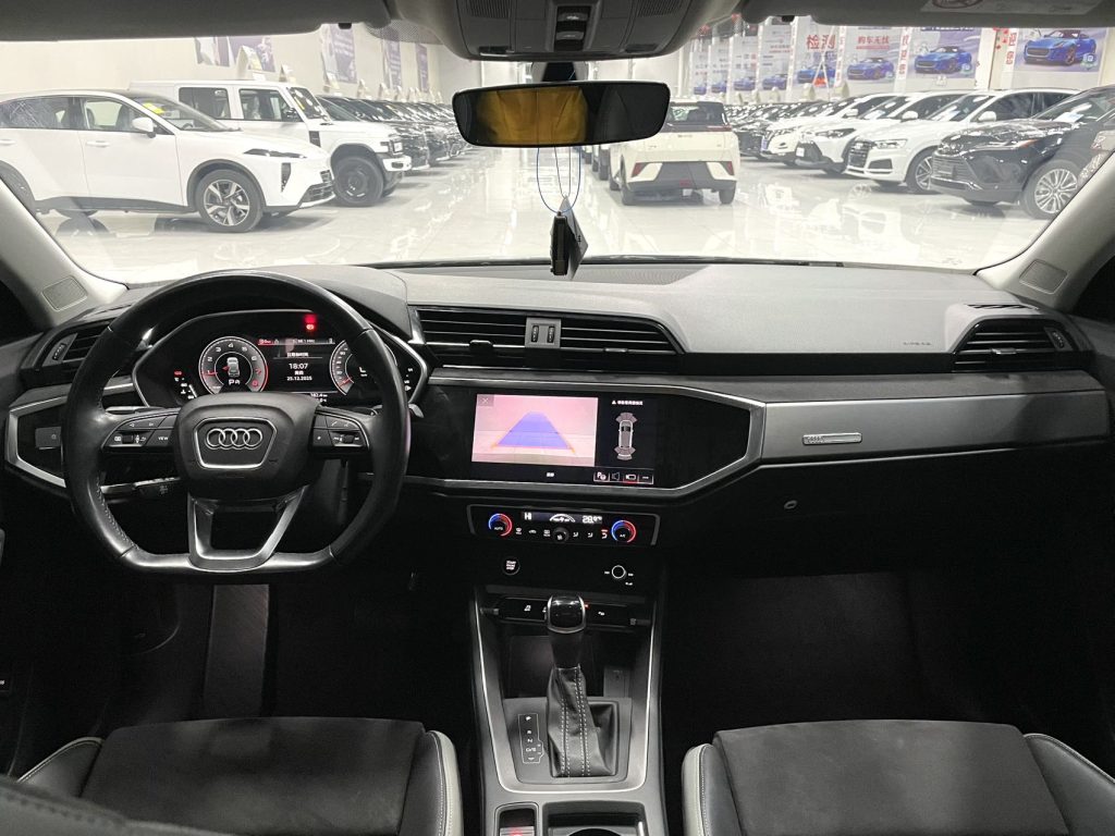 Audi Q3 2022 35 TFSI Sportline National VI - Huishida Trading