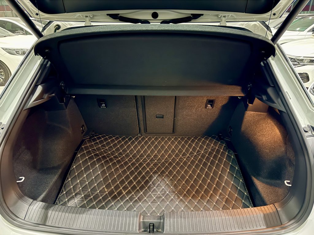 Volkswagen T-ROC 2022 280TSI DSG Передний привод R-Line Pro PLUS - Huishida Trading