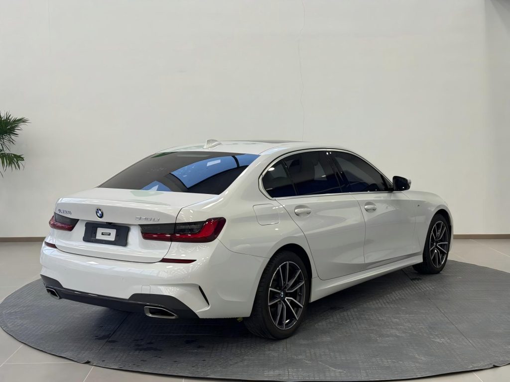 BMW 3 серии 2022 года с обновленным дизайном 320Li M Sport Package - Huishida Trading