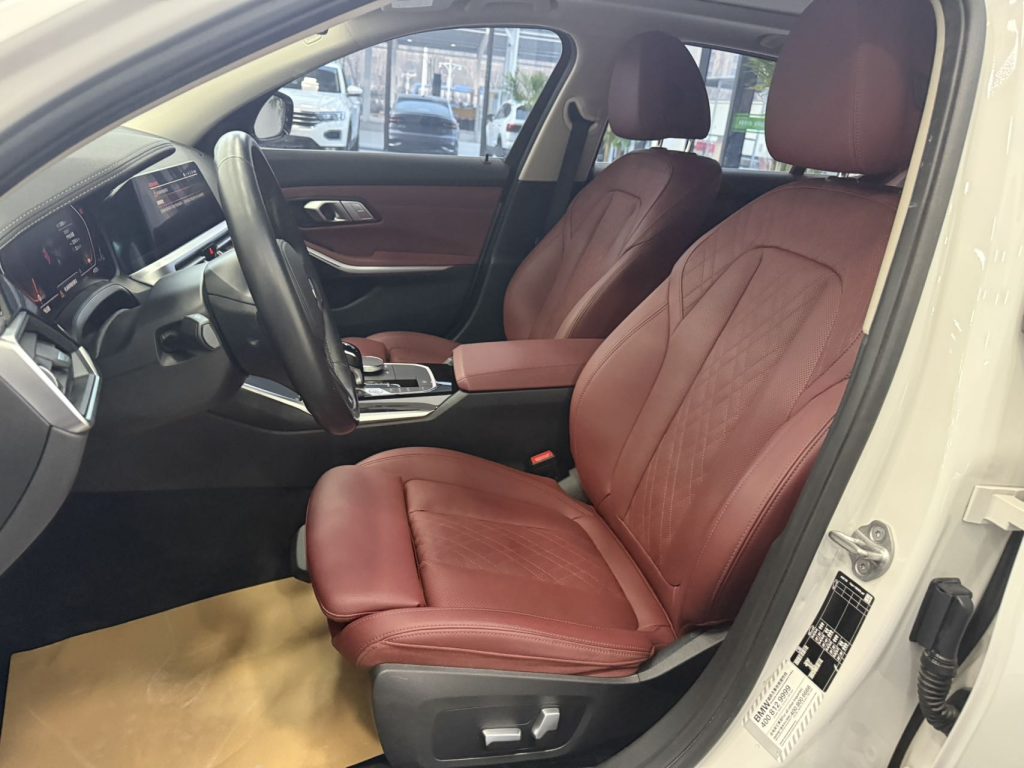 BMW 3 серии 2022 года с обновленным дизайном 320Li M Sport Package - Huishida Trading