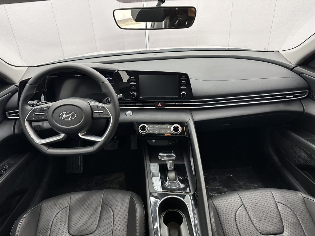 Hyundai Elantra 2022 года 1,5 л CVT GLX Elite Edition - Huishida Trading