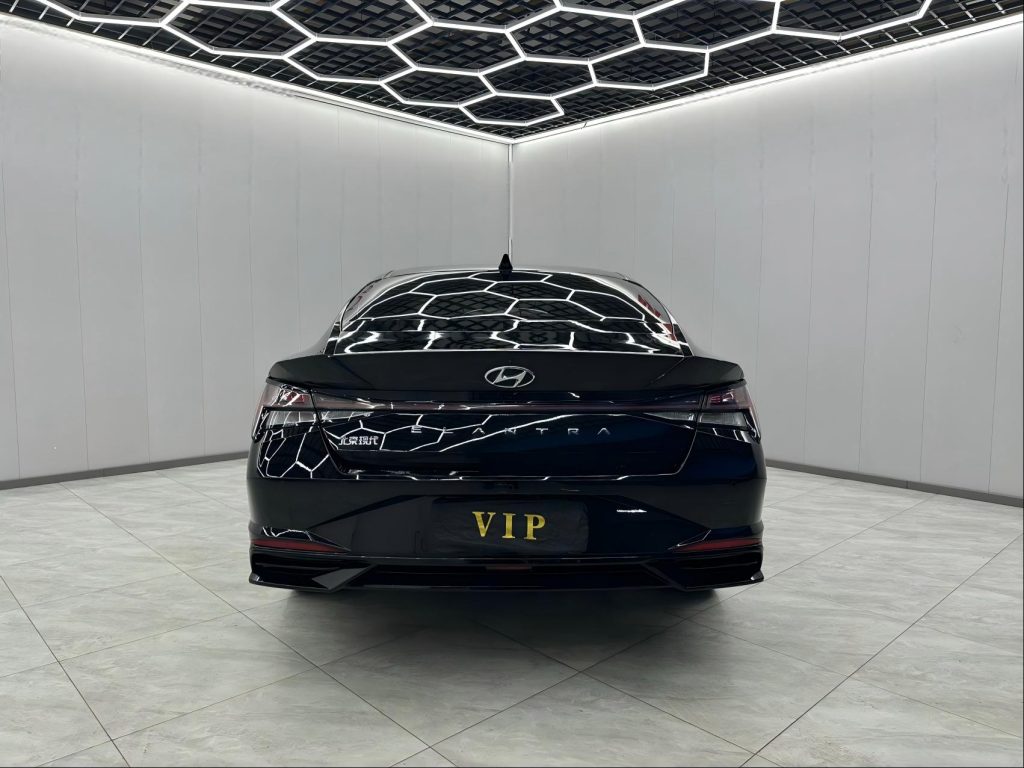 Hyundai Elantra 2021 года 1,5 л CVT LUX Premium Edition - Huishida Trading