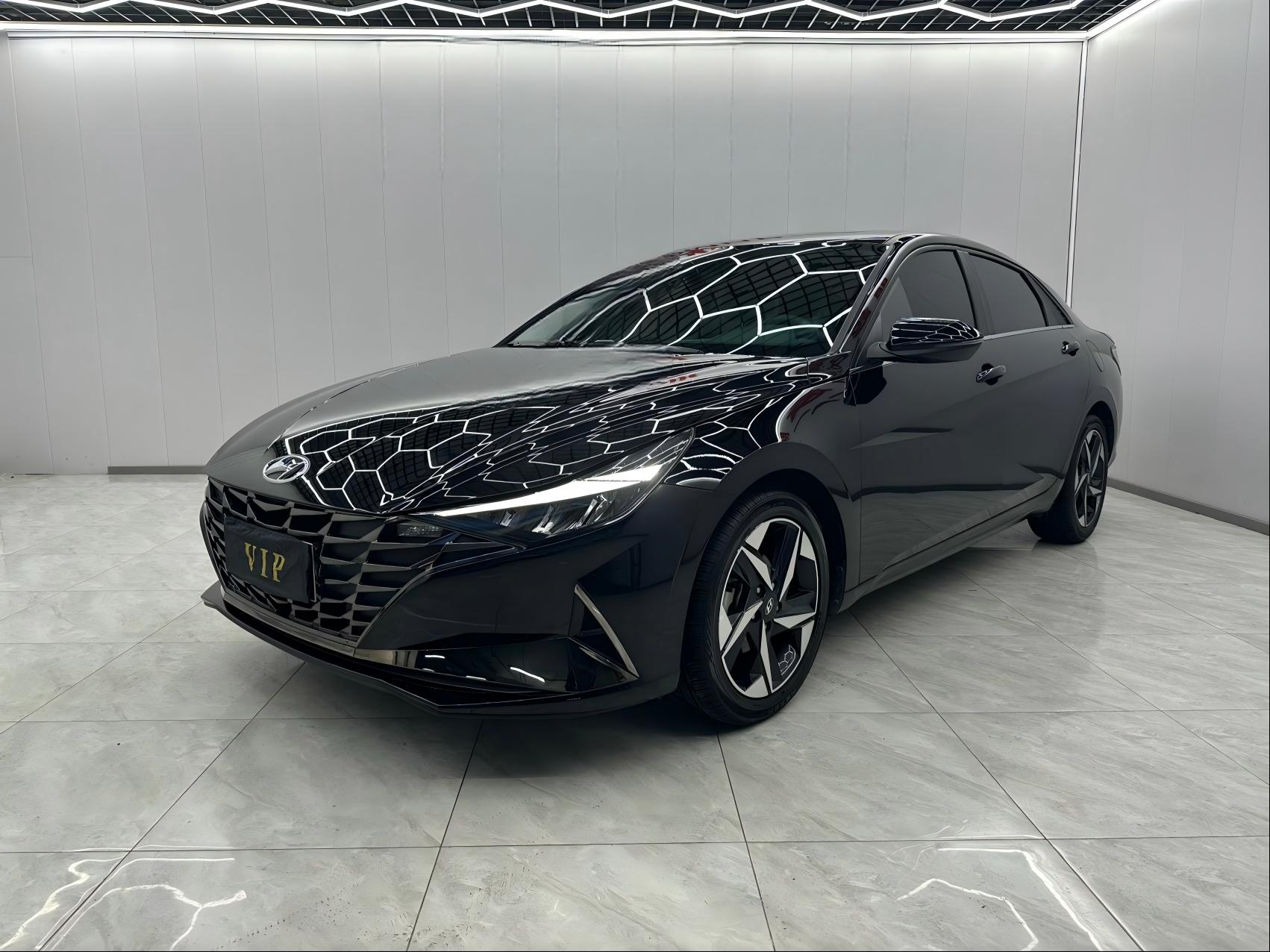 Hyundai Elantra  2021 года  1,5 л CVT LUX Premium Edition