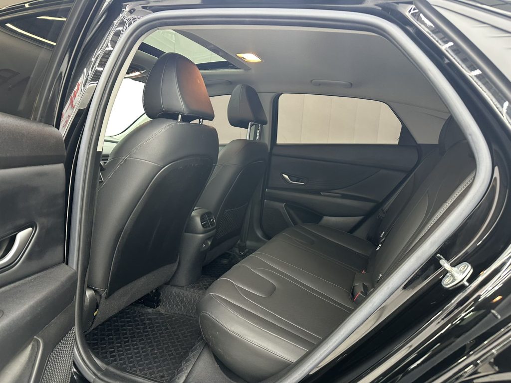 Hyundai Elantra 2021 года 1,5 л CVT LUX Premium Edition - Huishida Trading