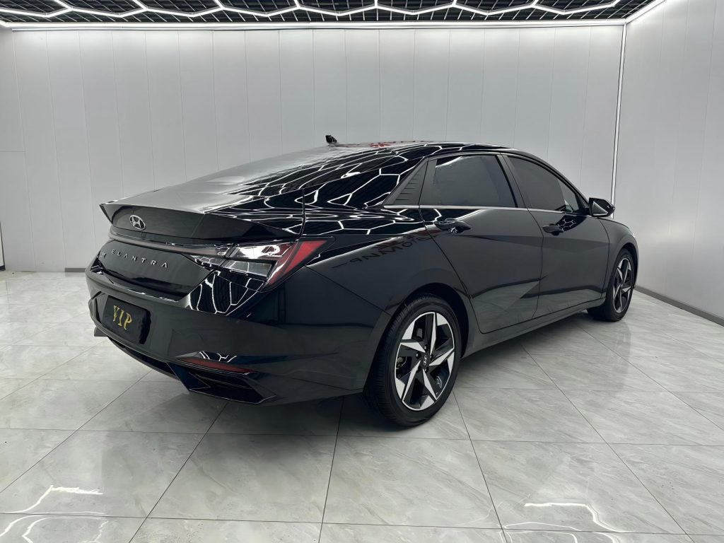 Hyundai Elantra 2021 года 1,5 л CVT LUX Premium Edition - Huishida Trading