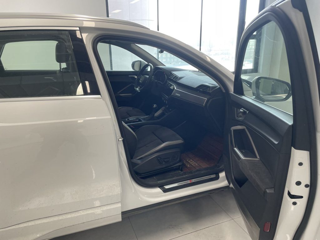 Audi Q3 2021 года 35 TFSI Sportline - Huishida Trading