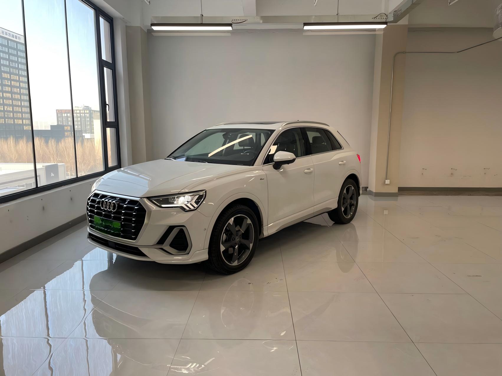 Audi Q3 2021 года  35 TFSI Sportline