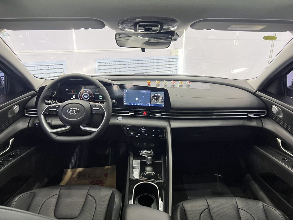 Hyundai Elantra 2022 1,5 л CVT LUX Premium Edition National VI - Huishida Trading