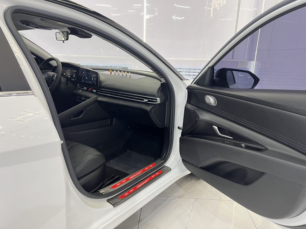 Hyundai Elantra 2022 1,5 л CVT LUX Premium Edition National VI - Huishida Trading