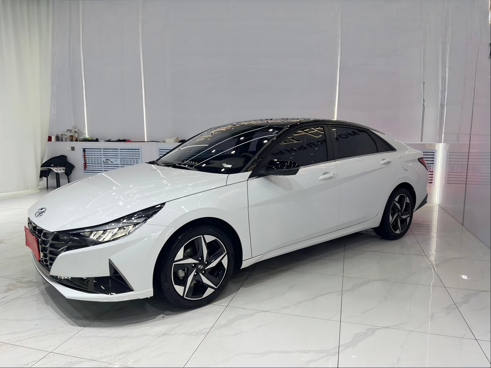 Hyundai Elantra 2022 1,5 л CVT LUX Premium Edition National VI