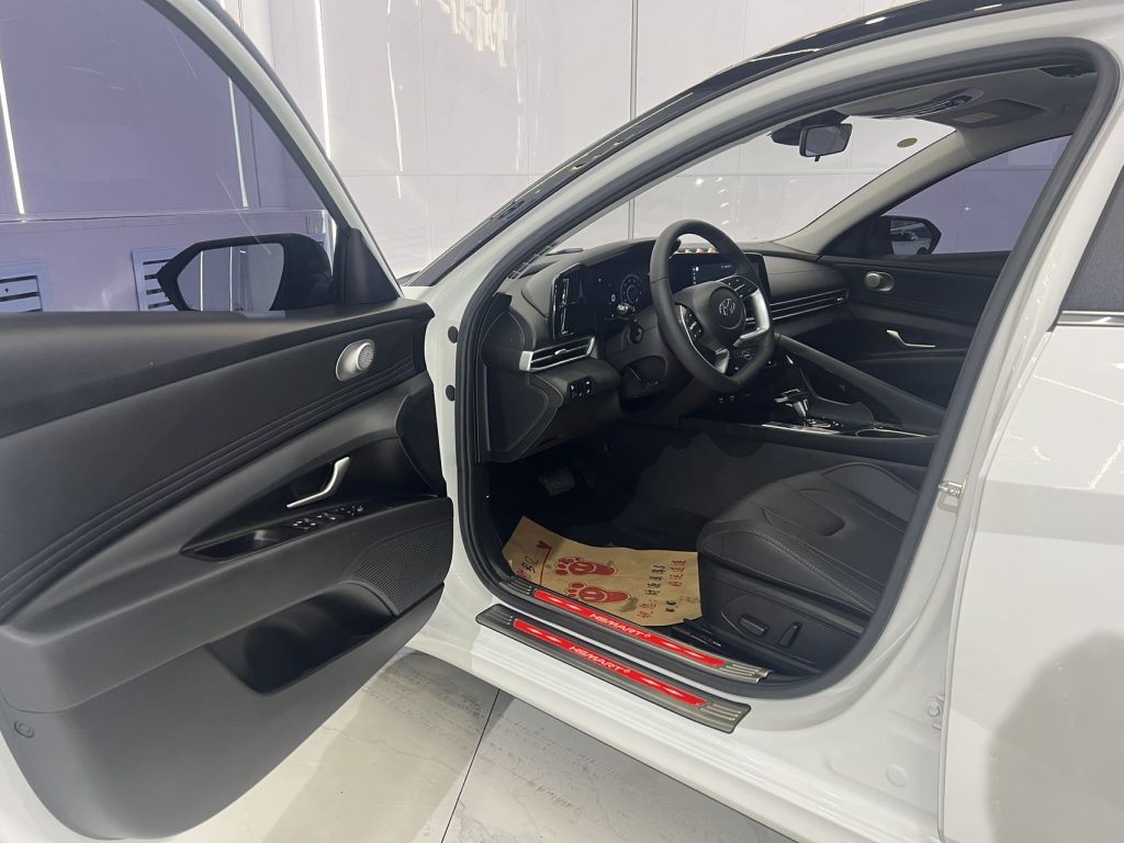 Hyundai Elantra 2022 1,5 л CVT LUX Premium Edition National VI - Huishida Trading