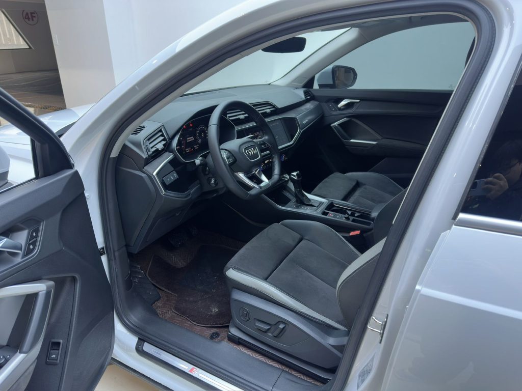 Audi Q3 2022 Model 35 TFSI Sportline - Huishida Trading