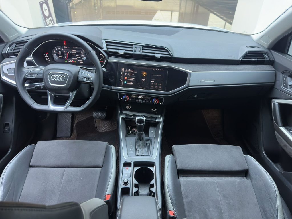 Audi Q3 2022 Model 35 TFSI Sportline - Huishida Trading