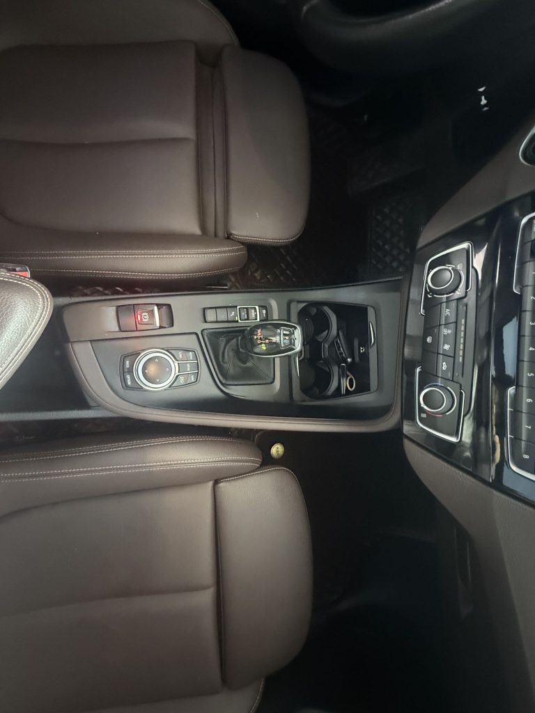 BMW X1 2021 модельного года Facelift sDrive20Li Fashion Edition - Huishida Trading