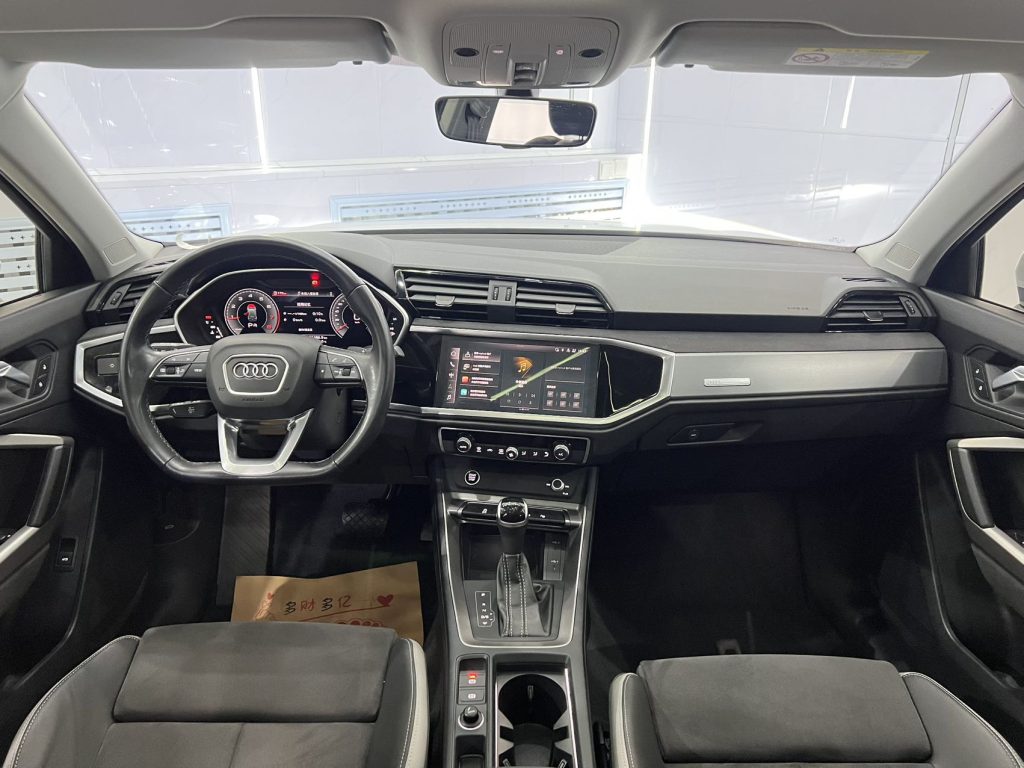 Audi Q3 2022 35 TFSI Sportline National VI - Huishida Trading