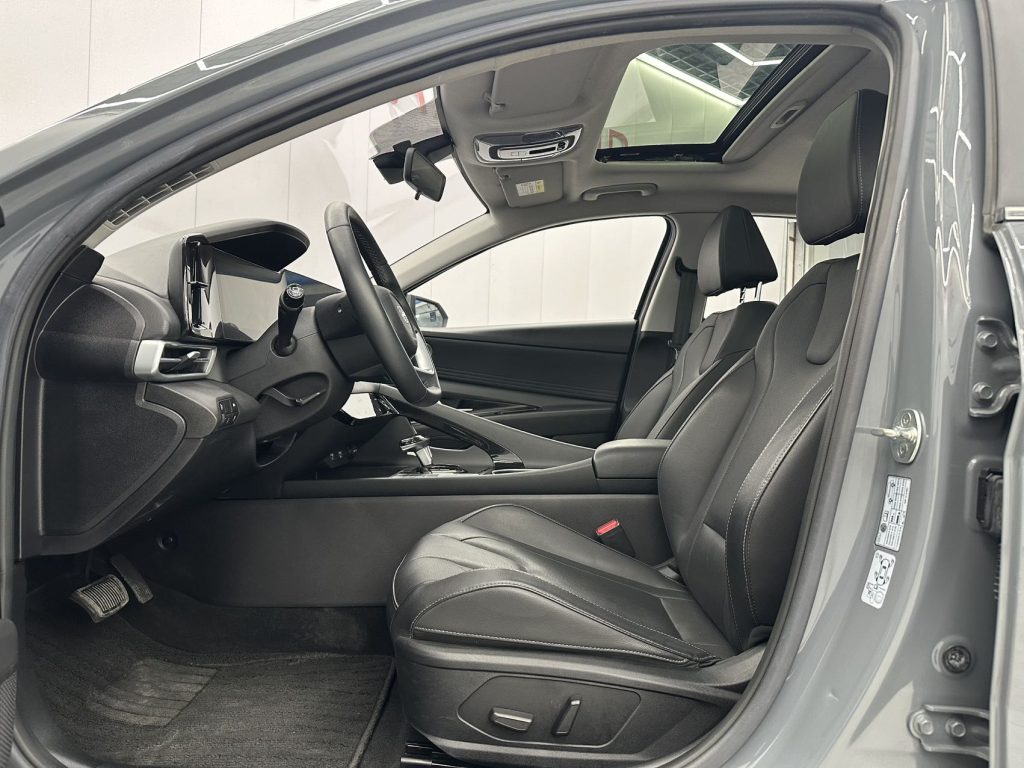 Hyundai Elantra 2022 1.5L CVT LUX Premium Edition - Huishida Trading