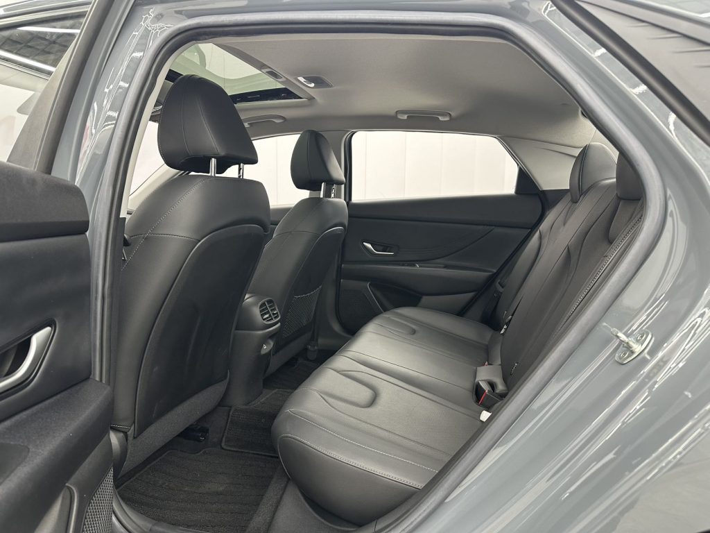 Hyundai Elantra 2022 1.5L CVT LUX Premium Edition - Huishida Trading