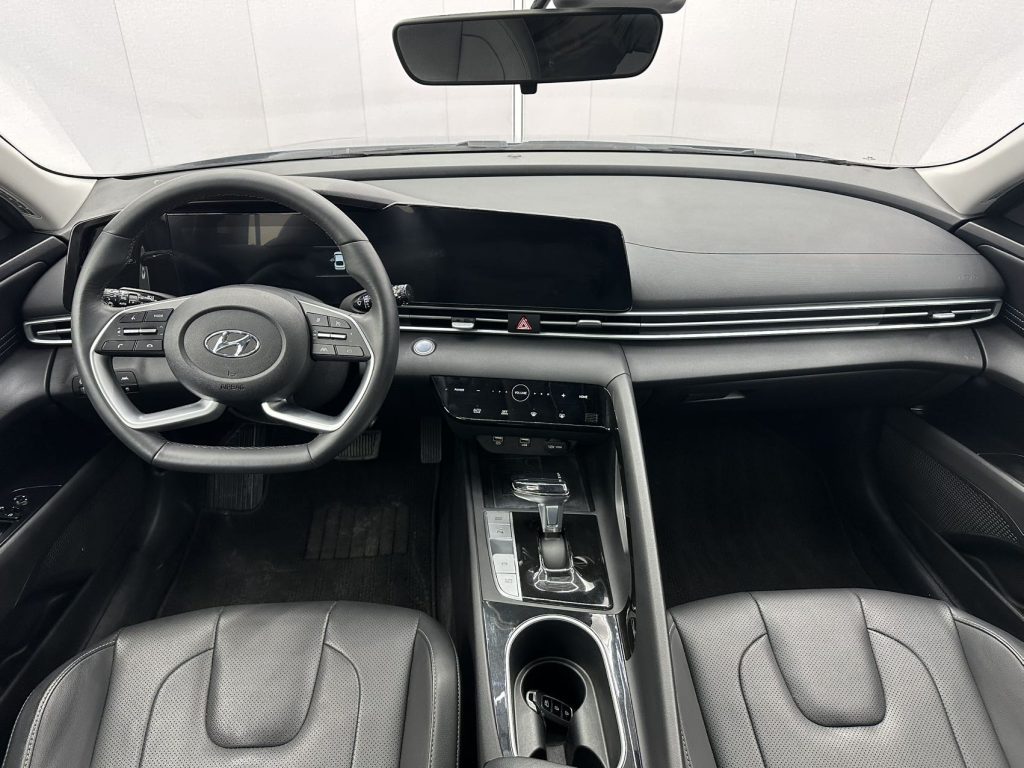 Hyundai Elantra 2022 1.5L CVT LUX Premium Edition - Huishida Trading