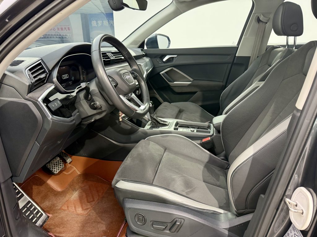 Audi Q3 2023 35 TFSI Progressive Dynamic (1.4T) - Huishida Trading