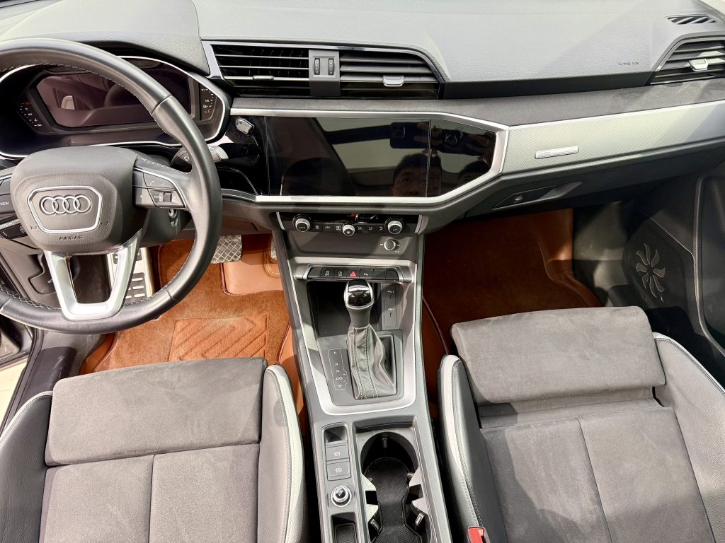 Audi Q3 2023 35 TFSI Progressive Dynamic (1.4T) - Huishida Trading