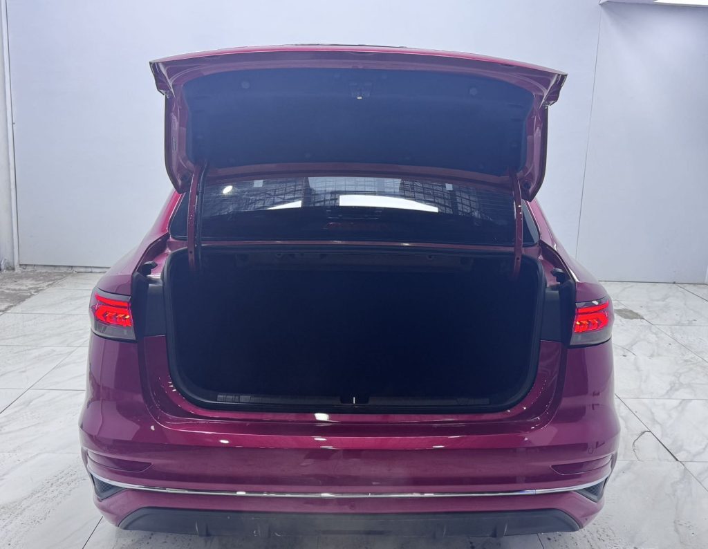 Geely Emgrand 2022 4-е поколение 1,5 л CXT Flagship - Huishida Trading