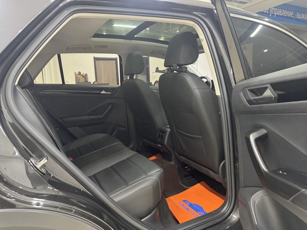 Volkswagen T-ROC 2022 280TSI DSG Передний привод Comfort PLUS - Huishida Trading