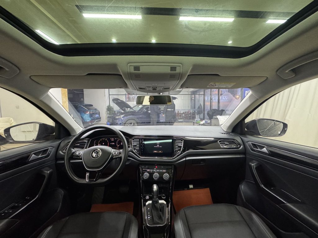 Volkswagen T-ROC 2022 280TSI DSG Передний привод Comfort PLUS - Huishida Trading