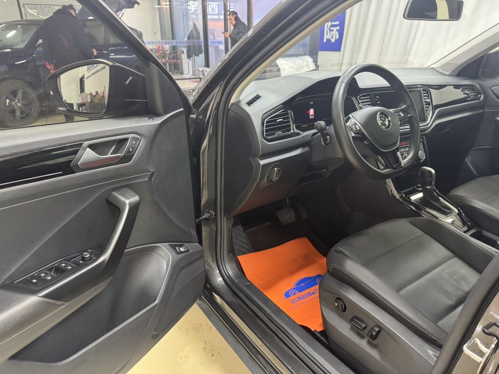 Volkswagen T-ROC 2022 280TSI DSG Передний привод Comfort PLUS - Huishida Trading