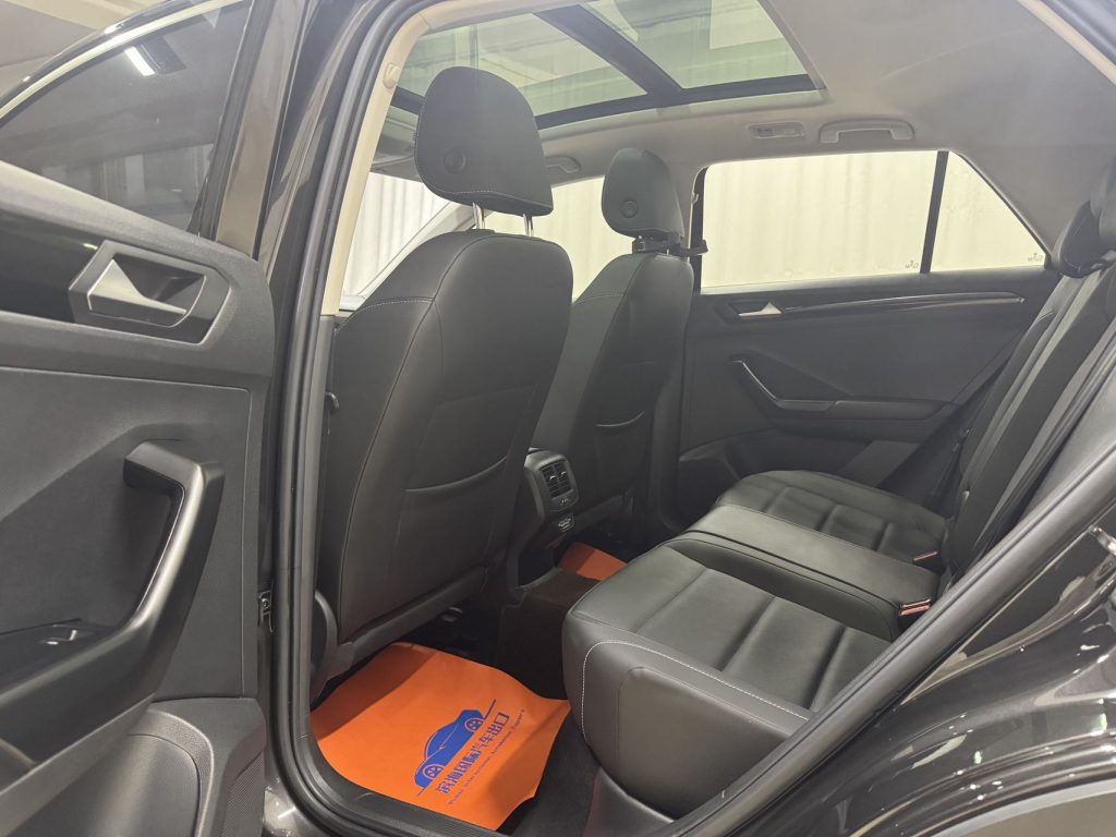 Volkswagen T-ROC 2022 280TSI DSG Передний привод Comfort PLUS - Huishida Trading