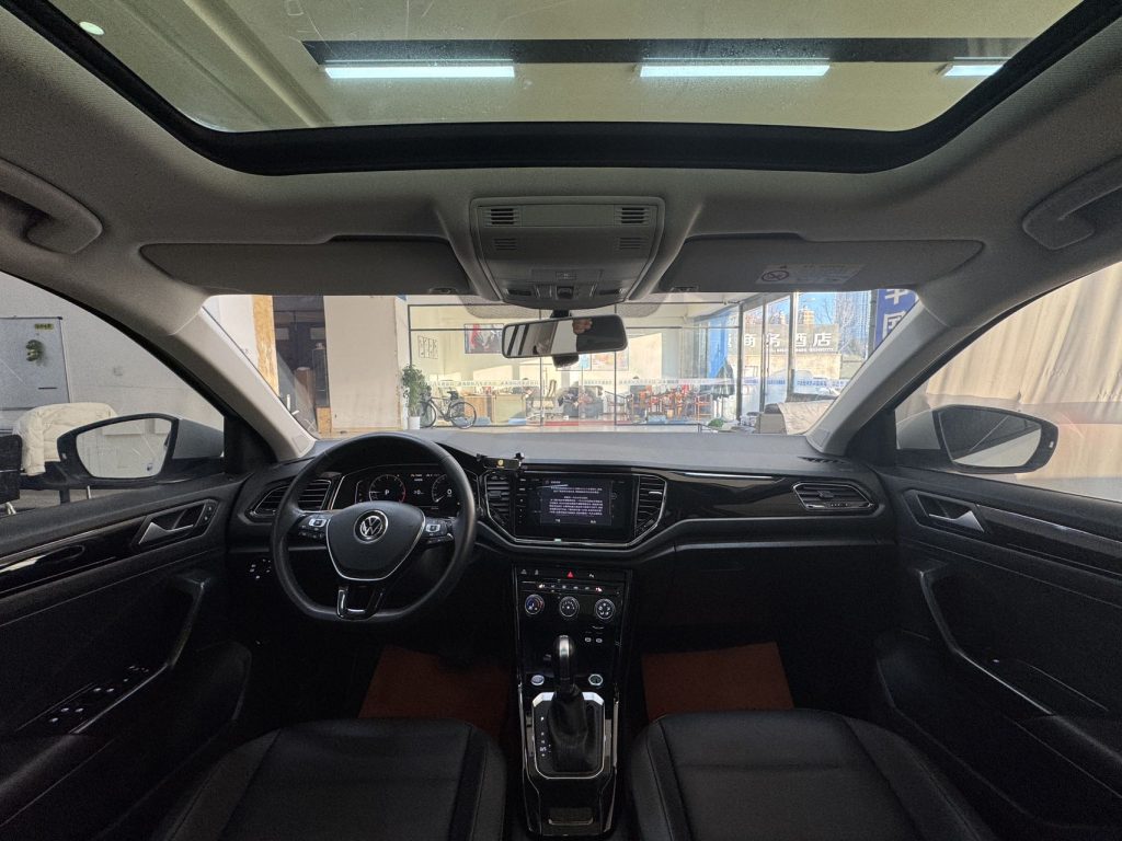 Volkswagen T-ROC 2022 280TSI DSG Передний привод Comfort PLUS - Huishida Trading