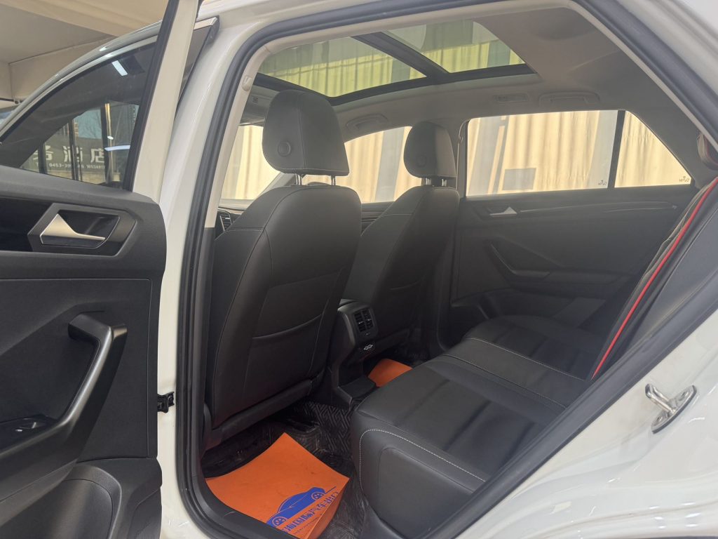 Volkswagen T-ROC 2022 280TSI DSG Передний привод Comfort PLUS - Huishida Trading