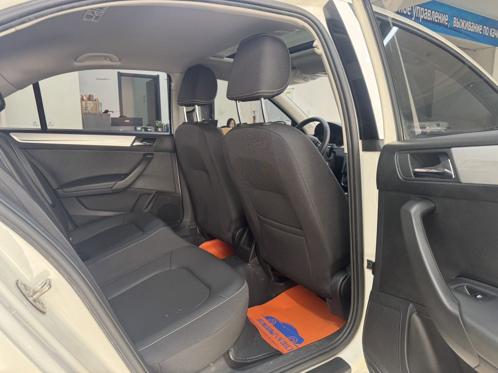 Skoda Rapid 2022 1,5 л, автоматическая коробка передач, версия Comfort Edition - Huishida Trading