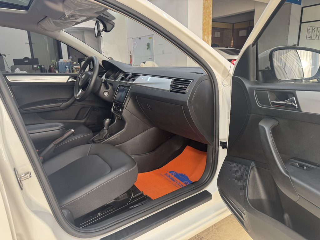 Skoda Rapid 2022 1,5 л, автоматическая коробка передач, версия Comfort Edition - Huishida Trading