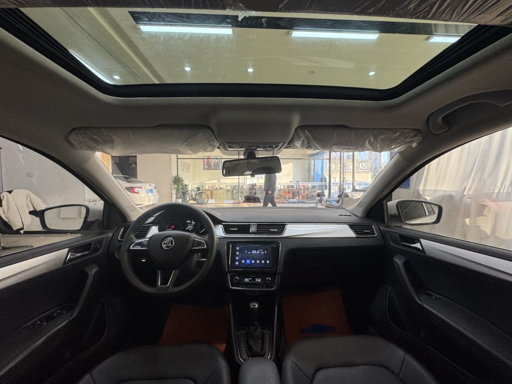 Skoda Rapid 2022 1,5 л, автоматическая коробка передач, версия Comfort Edition - Huishida Trading