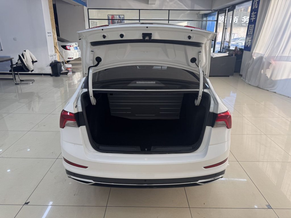 Skoda Rapid 2022 1,5 л, автоматическая коробка передач, версия Comfort Edition - Huishida Trading