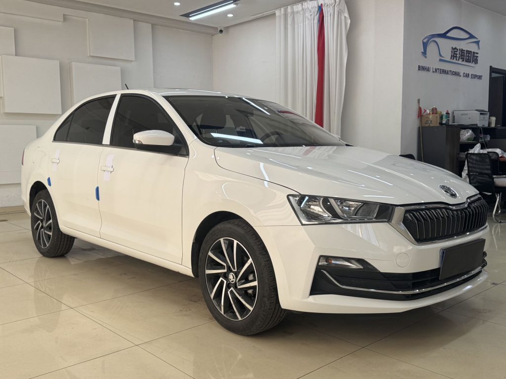 Skoda Rapid 2022 1,5 л, автоматическая коробка передач, версия Comfort Edition - Huishida Trading