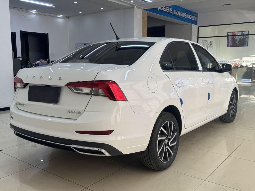 Skoda Rapid 2022 1,5 л, автоматическая коробка передач, версия Comfort Edition - Huishida Trading