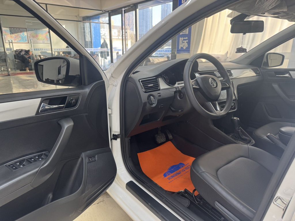 Skoda Rapid 2022 1,5 л, автоматическая коробка передач, версия Comfort Edition - Huishida Trading