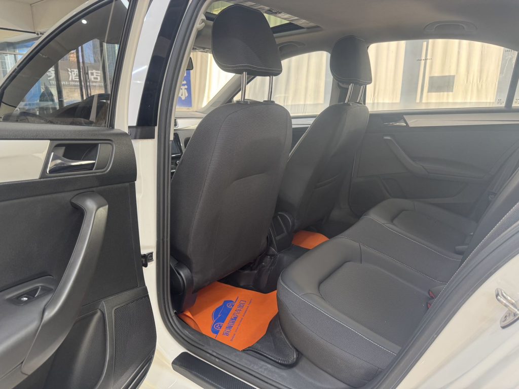 Skoda Rapid 2022 1,5 л, автоматическая коробка передач, версия Comfort Edition - Huishida Trading