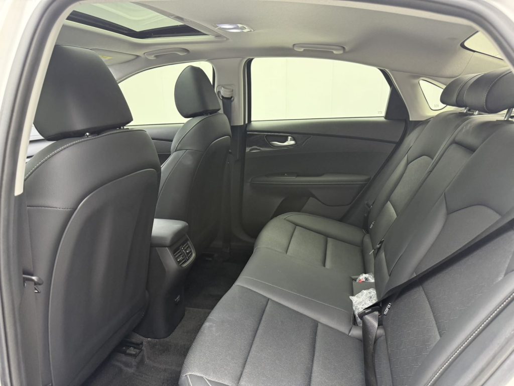 Kia K3 2021 1,5 л CVT Fashion Edition - Huishida Trading