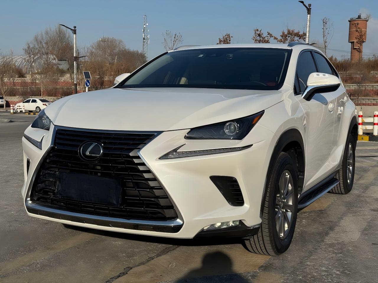 Lexus NX 2020 200 с полным приводом, версия Premium, национальный стандарт выбросов V.