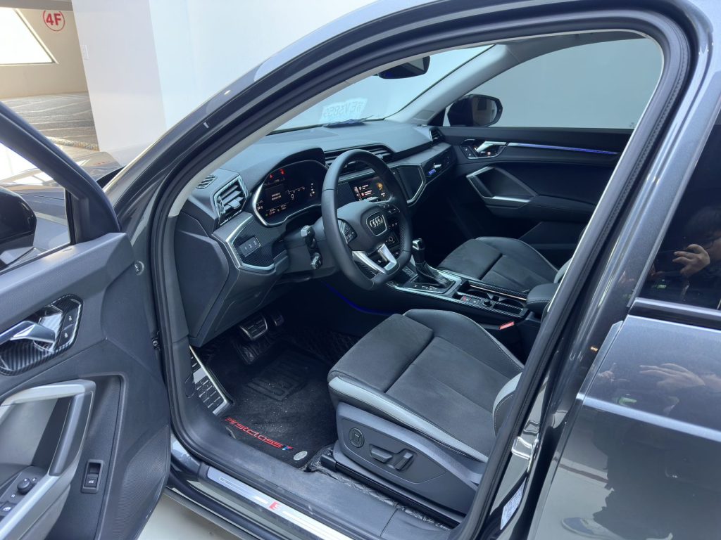 Audi Q3 2023 35 TFSI Sportline (1.4T) - Huishida Trading