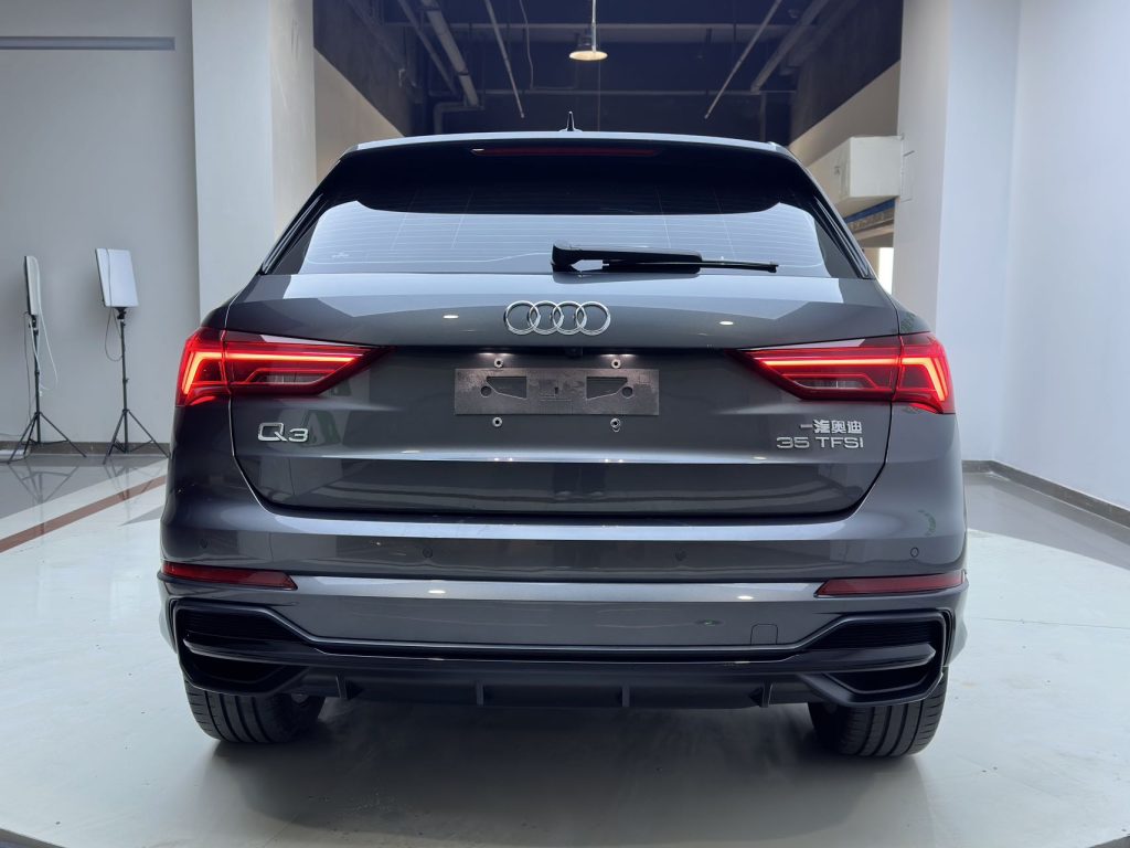 Audi Q3 2023 35 TFSI Sportline (1.4T) - Huishida Trading