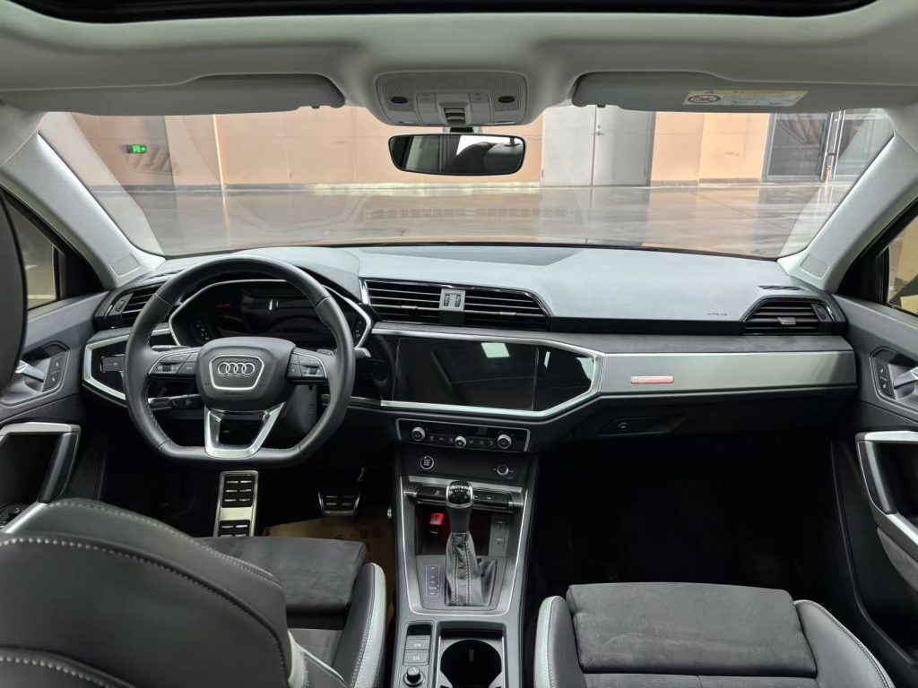 Audi Q3 2023 35 TFSI Sportline (1.4T) - Huishida Trading